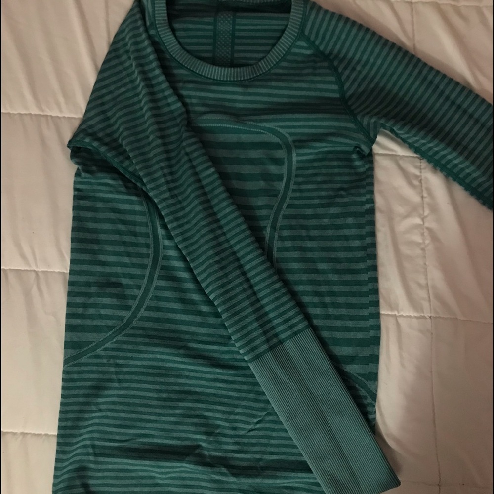 green long-sleeve lulu lemon athletic top